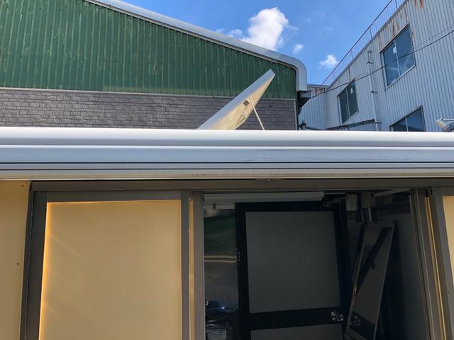 キャリイトラック キッチンカー　冷蔵庫、２槽シンク、給排水タンク８０Ｌｘ２、換気扇、販売口２箇所、網戸付き、上部換気口、外部電源口ＦＩＡＭＭＡサイドオーニング（9枚目）