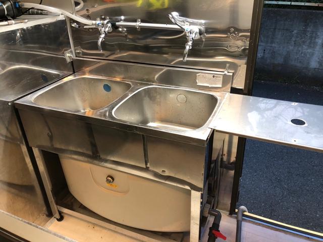 キャリイトラック キッチンカー　冷蔵庫、２槽シンク、給排水タンク８０Ｌｘ２、換気扇、販売口２箇所、網戸付き、上部換気口、外部電源口ＦＩＡＭＭＡサイドオーニング（15枚目）