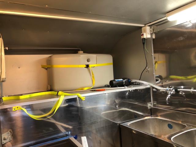 キャリイトラック キッチンカー　冷蔵庫、２槽シンク、給排水タンク８０Ｌｘ２、換気扇、販売口２箇所、網戸付き、上部換気口、外部電源口ＦＩＡＭＭＡサイドオーニング（19枚目）