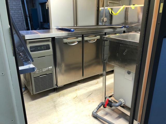 キャリイトラック キッチンカー　冷蔵庫、２槽シンク、給排水タンク８０Ｌｘ２、換気扇、販売口２箇所、網戸付き、上部換気口、外部電源口ＦＩＡＭＭＡサイドオーニング（22枚目）