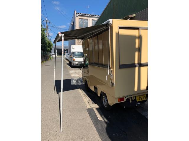 キャリイトラック キッチンカー　冷蔵庫、２槽シンク、給排水タンク８０Ｌｘ２、換気扇、販売口２箇所、網戸付き、上部換気口、外部電源口ＦＩＡＭＭＡサイドオーニング（23枚目）