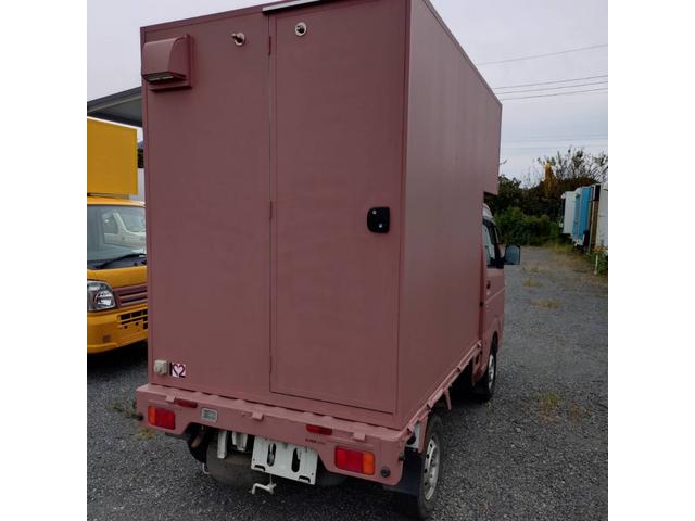 キャリイトラック キッチンカー 脱着式キッチンBOX(工具不要)冷凍冷蔵庫・2槽シンク・給排水タンク各100L・外部電源口・跳ね上げ式ハッチ・換気扇・折り畳みカウンター ・照明☆道路交通法上の荷物の高さ制限OK(2.5m以下)(7枚目)