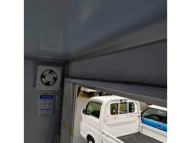 キャリイトラック キッチンカー 脱着式キッチンBOX(工具不要)冷凍冷蔵庫・2槽シンク・給排水タンク各100L・外部電源口・跳ね上げ式ハッチ・換気扇・折り畳みカウンター ・照明☆道路交通法上の荷物の高さ制限OK(2.5m以下)(11枚目)