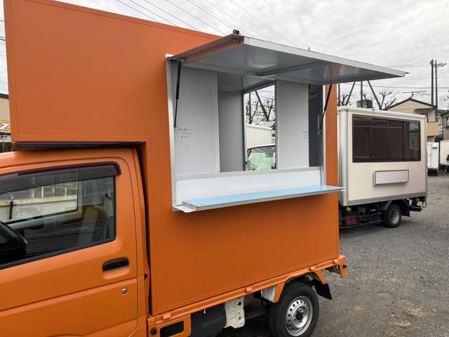 キャリイトラック キッチンカー ・外部電源口・2槽シンク(給排水タンク各100L)・換気扇☆R8年2月まで予備検査(軽貨物4ナンバー)付きなので直ぐ登録して乗り出せます。(8枚目)