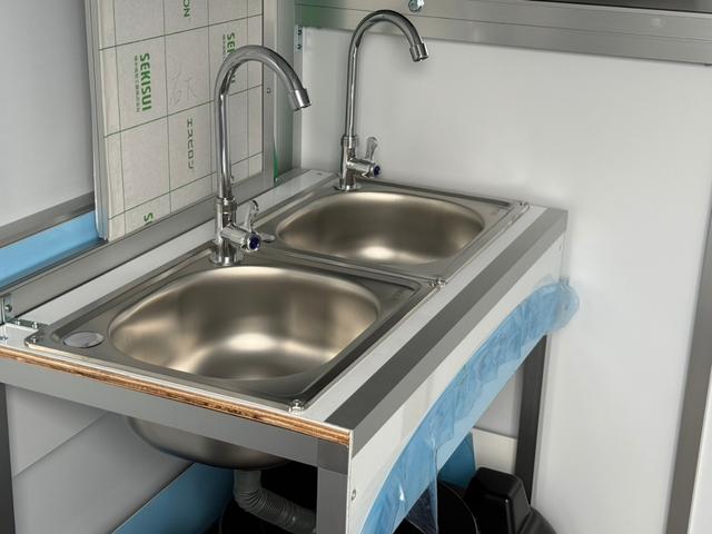 キャリイトラック キッチンカー ・外部電源口・2槽シンク(給排水タンク各100L)・換気扇☆R8年2月まで予備検査(軽貨物4ナンバー)付きなので直ぐ登録して乗り出せます。(13枚目)