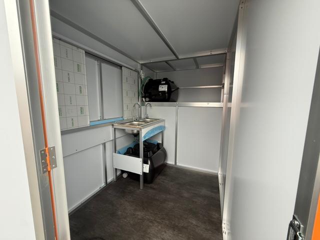 キャリイトラック キッチンカー ・外部電源口・2槽シンク(給排水タンク各100L)・換気扇☆R8年2月まで予備検査(軽貨物4ナンバー)付きなので直ぐ登録して乗り出せます。(18枚目)