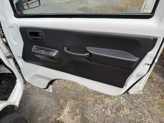 キャリイトラック キッチンカー ・外部電源口・2槽シンク(給排水タンク各100L)・換気扇☆R8年2月まで予備検査(軽貨物4ナンバー)付きなので直ぐ登録して乗り出せます。(22枚目)