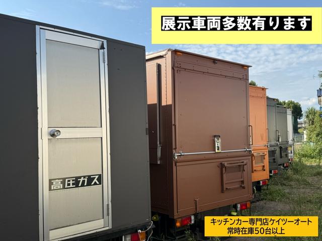 キャリイトラック キッチンカー ・外部電源口・2槽シンク(給排水タンク各100L)・換気扇☆R8年2月まで予備検査(軽貨物4ナンバー)付きなので直ぐ登録して乗り出せます。(32枚目)