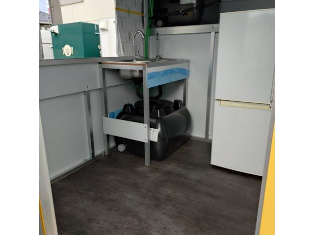 キャリイトラック キッチンカー　・ＥＴＣ・冷凍冷蔵庫・２槽シンク（給排水工事済み）・給・排水タンク１００Ｌｘ２ヶ・左側跳ね上げ販売口、カウンター付・換気扇（7枚目）