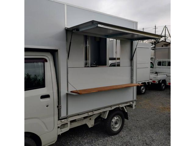 ハイゼットトラック キッチンカー　☆作業台ｘ２　☆３槽シンク☆２００Ｌ給排水タンク☆外部電源☆☆換気扇☆庫内灯☆バックモニター☆ＥＴＣ☆登録は軽ではなく「普通車」（4枚目）