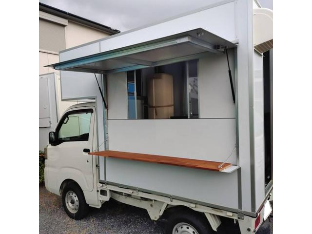 ハイゼットトラック キッチンカー　☆作業台ｘ２　☆３槽シンク☆２００Ｌ給排水タンク☆外部電源☆☆換気扇☆庫内灯☆バックモニター☆ＥＴＣ☆登録は軽ではなく「普通車」（7枚目）