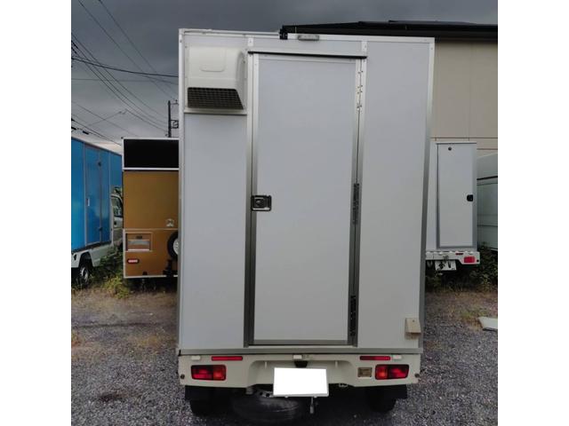 ハイゼットトラック キッチンカー　☆作業台ｘ２　☆３槽シンク☆２００Ｌ給排水タンク☆外部電源☆☆換気扇☆庫内灯☆バックモニター☆ＥＴＣ☆登録は軽ではなく「普通車」（8枚目）