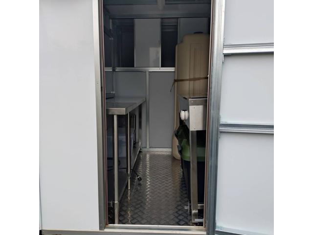 ハイゼットトラック キッチンカー　☆作業台ｘ２　☆３槽シンク☆２００Ｌ給排水タンク☆外部電源☆☆換気扇☆庫内灯☆バックモニター☆ＥＴＣ☆登録は軽ではなく「普通車」（10枚目）