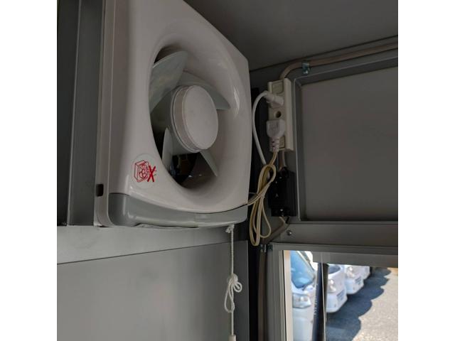 ＮＴ１００クリッパートラック ＤＸ、キッチンカー　フレンチフェイス、２槽シンク、給排水タンク、跳ね上げ販売口２箇所、外部電源口、ＬＥＤ照明、換気扇、（12枚目）