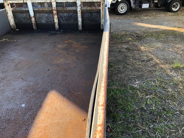 タイタントラック ２．０ｔ　タダノ３段クレーン　３ペダル　ＴＡＤＡＮＯ　ＴＭ－Ｚ２２３　２．０２ｔ　３段クレーン　（ＴＭ－Ｚ２２３）　荷台寸法　幅１６００×長さ２３３０ｍｍ（11枚目）