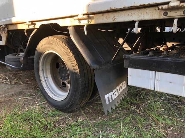 タイタントラック ２．０ｔ　タダノ３段クレーン　３ペダル　ＴＡＤＡＮＯ　ＴＭ－Ｚ２２３　２．０２ｔ　３段クレーン　（ＴＭ－Ｚ２２３）　荷台寸法　幅１６００×長さ２３３０ｍｍ（12枚目）