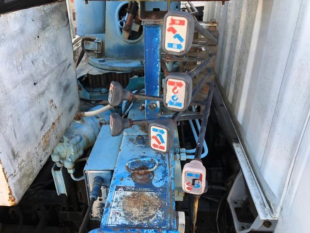 タイタントラック ２．０ｔ　タダノ３段クレーン　３ペダル　ＴＡＤＡＮＯ　ＴＭ－Ｚ２２３　２．０２ｔ　３段クレーン　（ＴＭ－Ｚ２２３）　荷台寸法　幅１６００×長さ２３３０ｍｍ（19枚目）