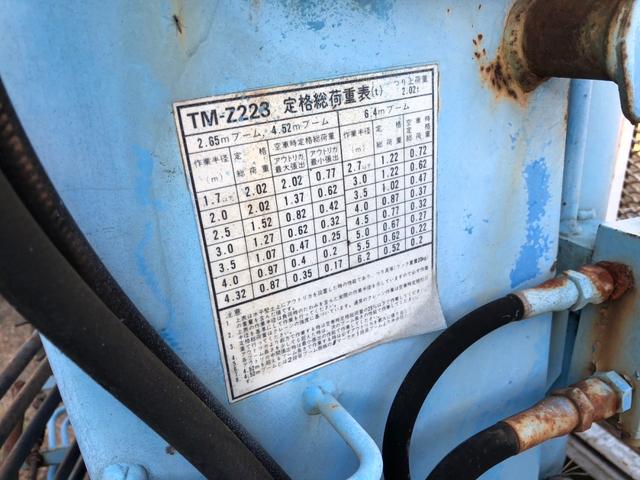 タイタントラック ２．０ｔ　タダノ３段クレーン　３ペダル　ＴＡＤＡＮＯ　ＴＭ－Ｚ２２３　２．０２ｔ　３段クレーン　（ＴＭ－Ｚ２２３）　荷台寸法　幅１６００×長さ２３３０ｍｍ（24枚目）