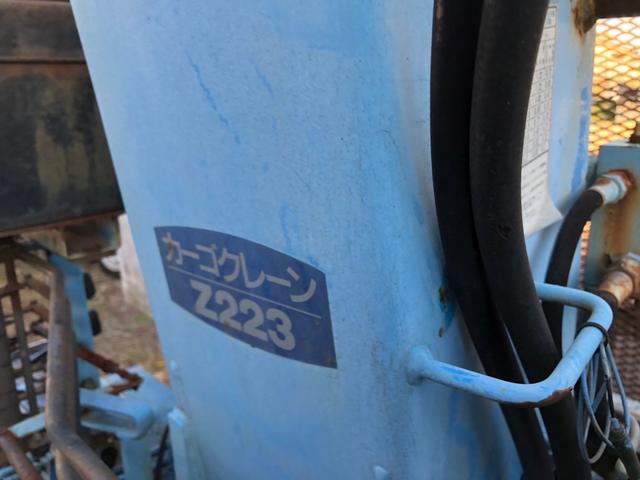 タイタントラック ２．０ｔ　タダノ３段クレーン　３ペダル　ＴＡＤＡＮＯ　ＴＭ－Ｚ２２３　２．０２ｔ　３段クレーン　（ＴＭ－Ｚ２２３）　荷台寸法　幅１６００×長さ２３３０ｍｍ（26枚目）