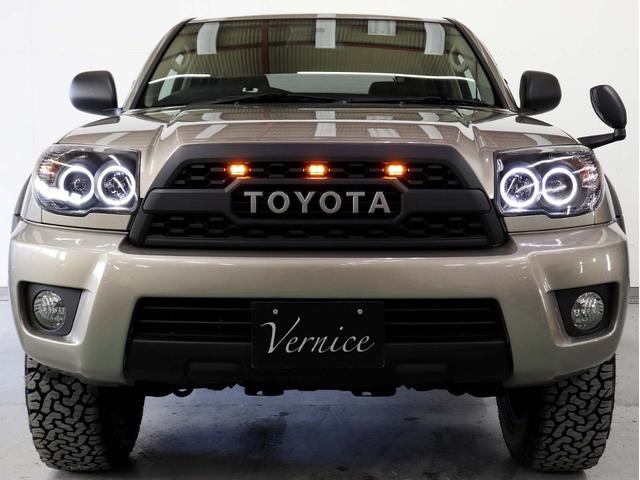 ハイラックスサーフ SSR-X Vセレクション 後期モデル 新品社外アルミホイール 新品BFグッドリッチATタイヤ 新品イカリング付ヘッドライト テールランプブラックアウト 新品LED付USトヨタタコマ仕様グリル マットブラック塗り分け(6枚目)