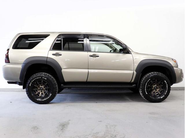 ハイラックスサーフ SSR-X Vセレクション 後期モデル 新品社外アルミホイール 新品BFグッドリッチATタイヤ 新品イカリング付ヘッドライト テールランプブラックアウト 新品LED付USトヨタタコマ仕様グリル マットブラック塗り分け(8枚目)