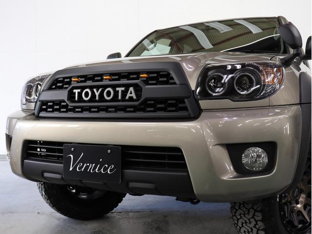 ハイラックスサーフ SSR-X Vセレクション 後期モデル 新品社外アルミホイール 新品BFグッドリッチATタイヤ 新品イカリング付ヘッドライト テールランプブラックアウト 新品LED付USトヨタタコマ仕様グリル マットブラック塗り分け(14枚目)