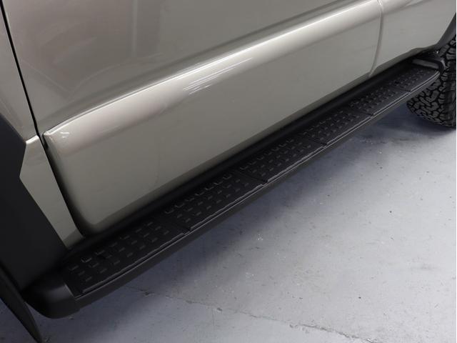 ハイラックスサーフ SSR-X Vセレクション 後期モデル 新品社外アルミホイール 新品BFグッドリッチATタイヤ 新品イカリング付ヘッドライト テールランプブラックアウト 新品LED付USトヨタタコマ仕様グリル マットブラック塗り分け(17枚目)