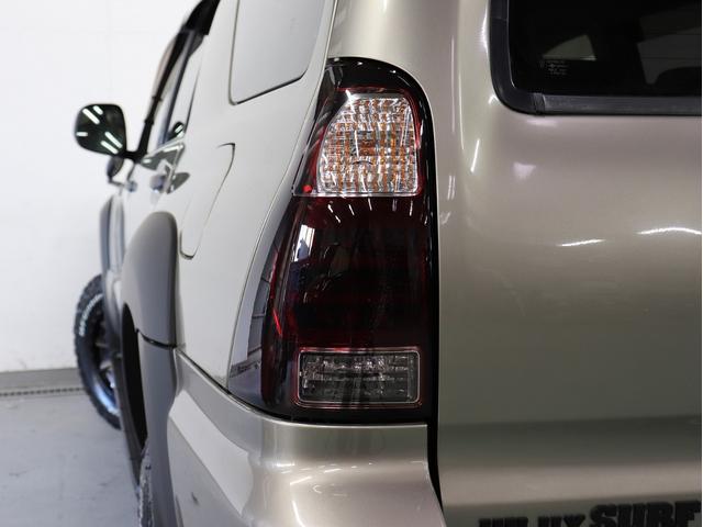 ハイラックスサーフ SSR-X Vセレクション 後期モデル 新品社外アルミホイール 新品BFグッドリッチATタイヤ 新品イカリング付ヘッドライト テールランプブラックアウト 新品LED付USトヨタタコマ仕様グリル マットブラック塗り分け(18枚目)