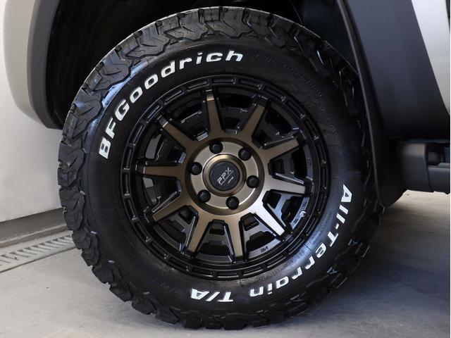 ハイラックスサーフ SSR-X Vセレクション 後期モデル 新品社外アルミホイール 新品BFグッドリッチATタイヤ 新品イカリング付ヘッドライト テールランプブラックアウト 新品LED付USトヨタタコマ仕様グリル マットブラック塗り分け(21枚目)