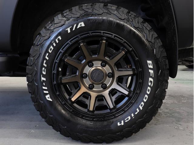 ハイラックスサーフ SSR-X Vセレクション 後期モデル 新品社外アルミホイール 新品BFグッドリッチATタイヤ 新品イカリング付ヘッドライト テールランプブラックアウト 新品LED付USトヨタタコマ仕様グリル マットブラック塗り分け(22枚目)