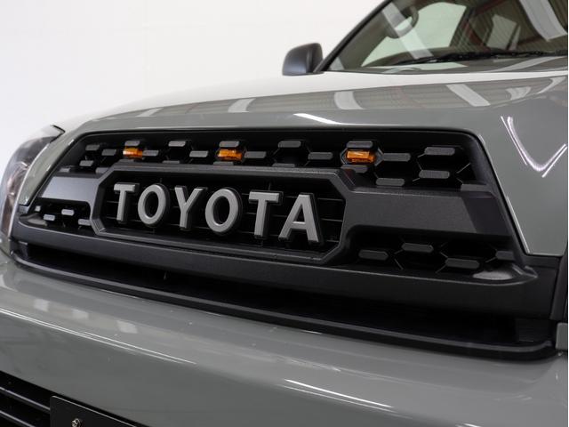 ハイラックスサーフ SSR-X アメリカンバージョン 4WD 新品社外アルミホイール 新品TOYOオープンカントリーR/Tタイヤ 新品LED付USトヨタタコマ仕様グリル 新品イカリングヘッドライト テールランプブラックアウト マットブラック塗り分け(12枚目)