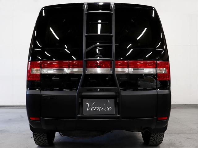 デリカＤ：５ Ｃ２　Ｇ　ナビパッケージ　電動スライドドア　スマートキー　新品社外ＡＷ　新品ＢＦグッドリッチＡＴタイヤ　新品フロントブルバー　新品オーバーフェンダー　新品リアラダー　ファイバーＬＥＤイカリング付カスタムヘッドライト（7枚目）