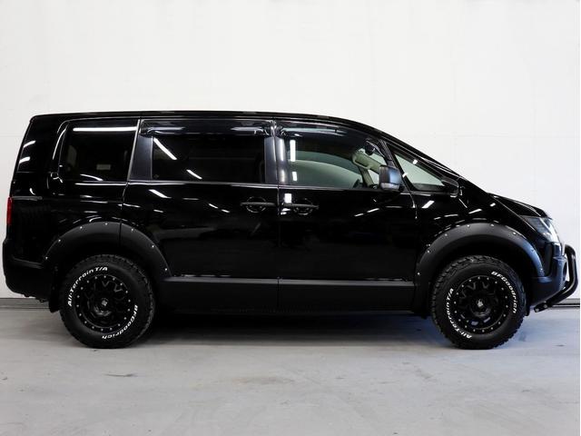 デリカＤ：５ Ｃ２　Ｇ　ナビパッケージ　電動スライドドア　スマートキー　新品社外ＡＷ　新品ＢＦグッドリッチＡＴタイヤ　新品フロントブルバー　新品オーバーフェンダー　新品リアラダー　ファイバーＬＥＤイカリング付カスタムヘッドライト（8枚目）