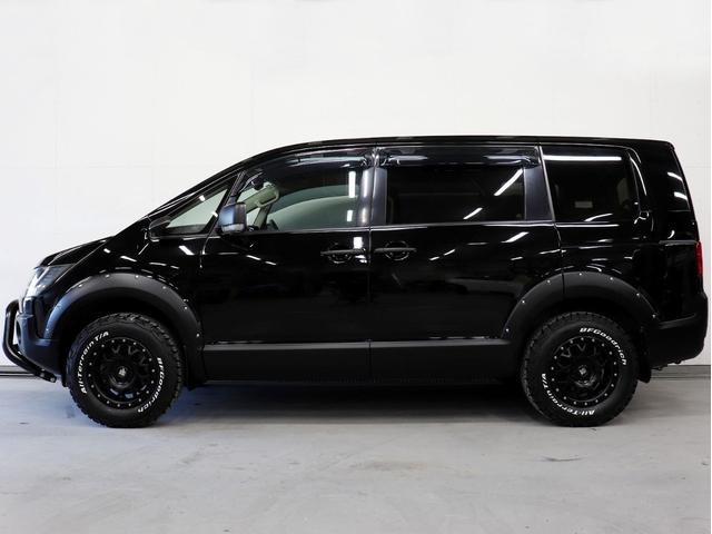 デリカＤ：５ Ｃ２　Ｇ　ナビパッケージ　電動スライドドア　スマートキー　新品社外ＡＷ　新品ＢＦグッドリッチＡＴタイヤ　新品フロントブルバー　新品オーバーフェンダー　新品リアラダー　ファイバーＬＥＤイカリング付カスタムヘッドライト（9枚目）