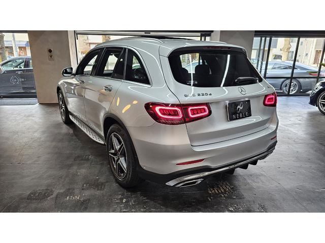 ＧＬＣ２２０ｄ　４マチック　ＡＭＧライン　ランニングボード　パノラマルーフ　ＡＭＧスタイリングパッケージ　アンビエントライト６４色　新品フロアマット　黒ハーフレザー　車検Ｒ７／９まで　３６０°カメラ　シートヒーター　パワーシート　地デジ(11枚目)