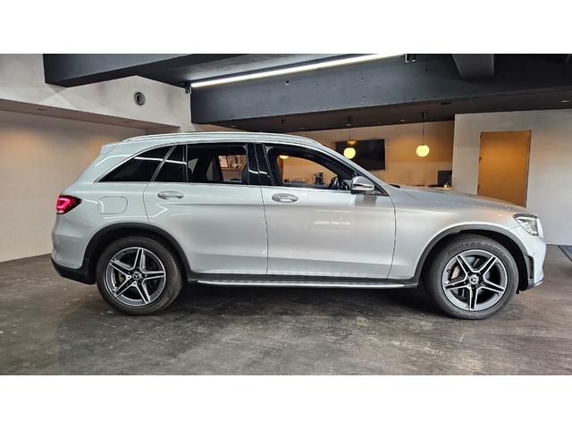 ＧＬＣ２２０ｄ　４マチック　ＡＭＧライン　ランニングボード　パノラマルーフ　ＡＭＧスタイリングパッケージ　アンビエントライト６４色　新品フロアマット　黒ハーフレザー　車検Ｒ７／９まで　３６０°カメラ　シートヒーター　パワーシート　地デジ(14枚目)