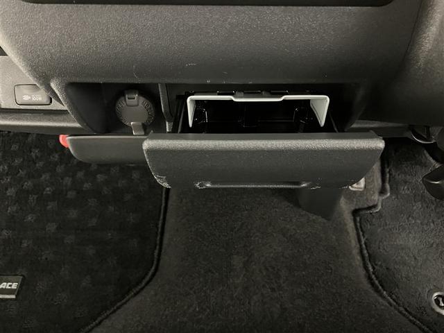 ハイエースバン スーパーGL ダークプライムII 41722キロ 衝突被害軽減ブレーキ ディーゼル AWD オーディオレス TRDパーツ 禁煙車 後席ヒーター スマートキー LEDヘッドランプ(12枚目)