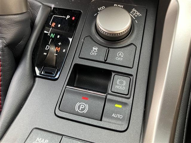 走行モード変更ダイヤルと電動パーキングブレーキです。