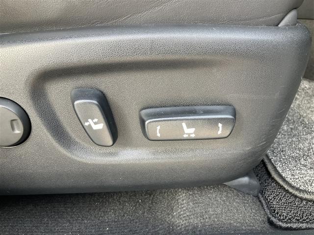 シートポジションの微調整が可能なパワーシート搭載！