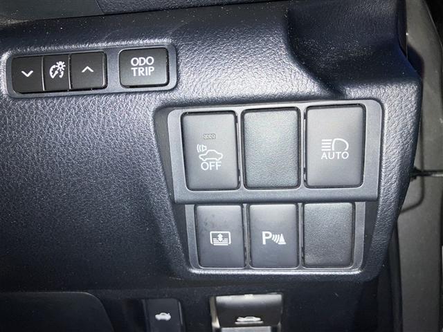 オートマチックハイビームとリアローラーブラインドの作動スイッチです。