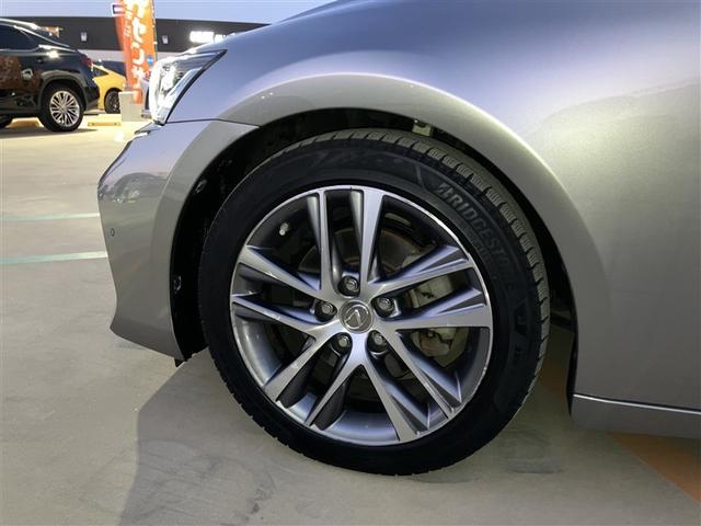 タイヤは夏タイヤ新品を装着済みです。ブランドはセイバーリング（ブリヂストングループ）製です。