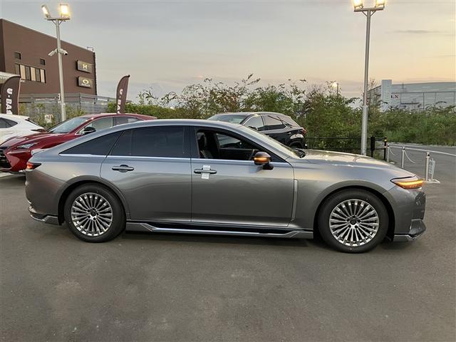 クラウン セダンＨＥＶ　登録済未使用車　モデリスタフルエアロ　大型ＤＡナビ　全周囲＆バックモニター　デジタルインナーミラー　追従型クルコン　前後ドラレコ　１５００Ｗコンセント　非接触スマホ充電　ＴＦＴ液晶メーター　ＥＴＣ付き（2枚目）