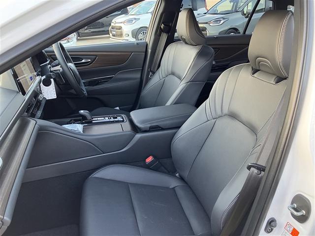 クラウン Z 28キロ 衝突被害軽減ブレーキ 登録済未使用車 ワイドDAナビ 全周囲&バックモニター 黒革エアシート&ヒーター デジタルインナーミラー 1500W電源 追従型クルコン 後席サポートPKG ETC(6枚目)