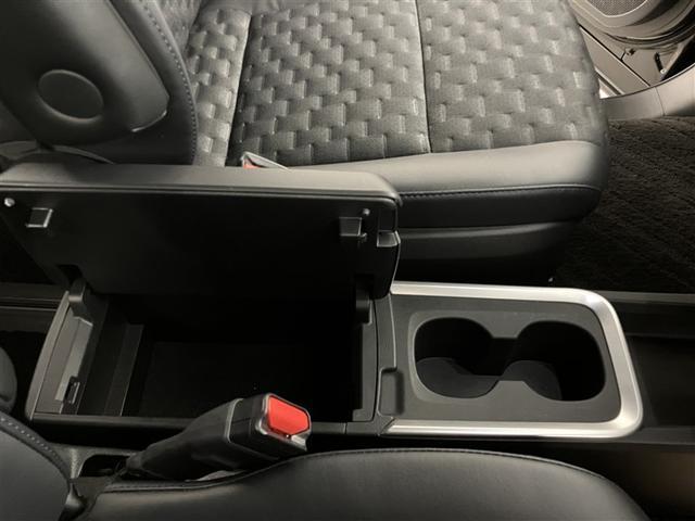 ヴォクシー ハイブリッドＳ－Ｚ　３４１０６キロ　衝突被害軽減ブレーキ　大型ＤＡナビ　ＨＤＭＩ　後席ＴＶモニター　追従型クルコン　両側パワースライドドア　前席シートヒーター　１５００Ｗコンセント　ＥＴＣ２．０　禁煙車（20枚目）