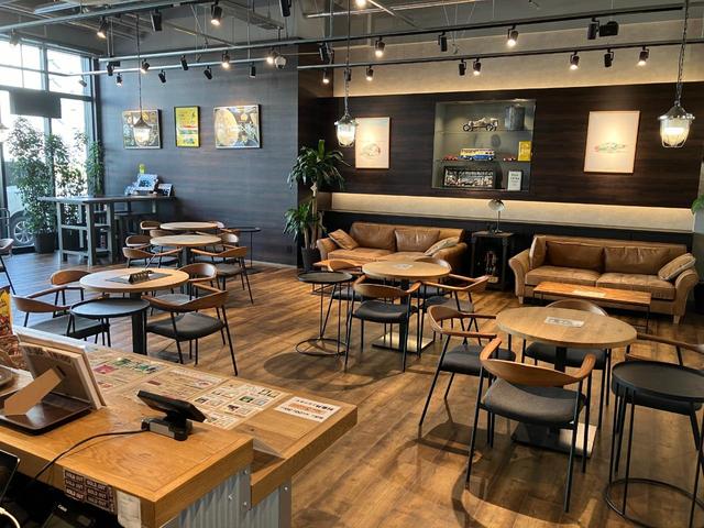 クラウンスポーツ Ｚ　４１０００キロ　タイヤ新品　衝突被害軽減ブレーキ　内装サンドベージュ　ムーンルーフ　ワイド画面Ｍナビ　全周囲＆バックモニター　シートヒーター　エアシート　デジタルミラー　追従クルコン　ＢＳＭ　ＥＴＣ付（33枚目）