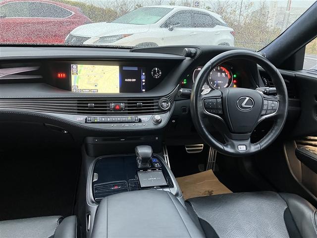 ＬＳ ＬＳ５００　Ｆスポーツ　６１０３４キロ　衝突被害軽減ブレーキ　ワイド画面メモリーナビ　全周囲＆バックモニター　黒革エアシート＆ヒーター　デジタルミラー　サンルーフ　ドラレコ　ヘッドアップディスプレイ　ＢＳＭ　ＥＴＣ２．０（6枚目）