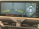 パノラミックビューモニター。車を上から眺めた映像をナビ画面に表示し周囲を確認いただけます。メーカーオプション品につき後付けできません。