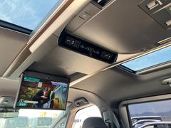 オプションの１３．２型有機ＥＬ後席ディスプレイも装備済みです！！人気の装備も搭載でオススメ♪♪ 6