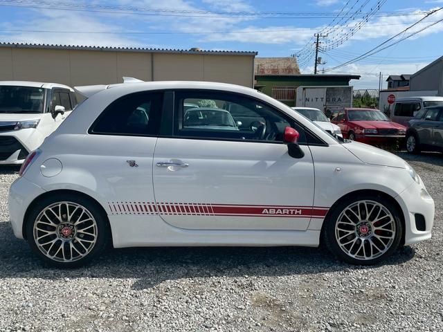 アバルト５００ 　５速ＭＴ　社外ナビ　赤レザーシート（4枚目）