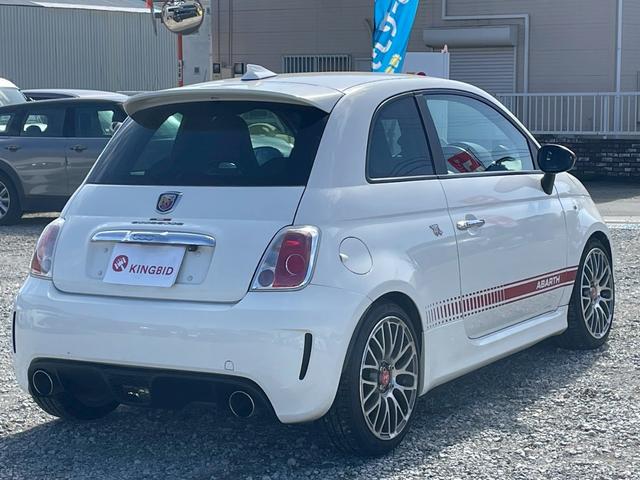 アバルト５００ 　５速ＭＴ　社外ナビ　赤レザーシート（8枚目）